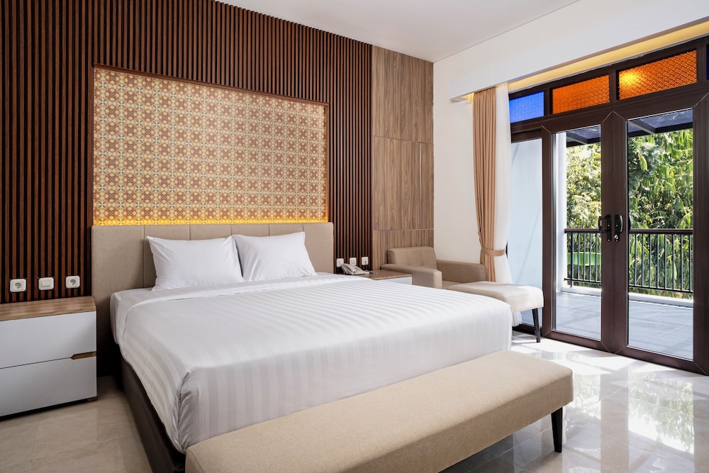 Executive Room, 1 Queen Bed, Garden View, Courtyard Area photo 1