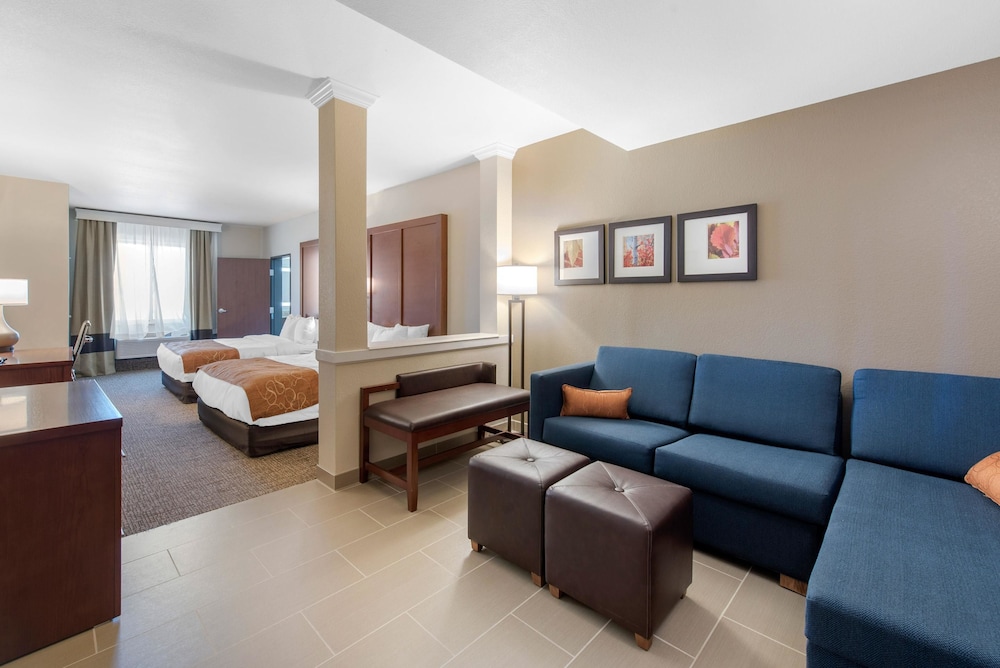 Suite, Multiple Beds, Non Smoking photo 3