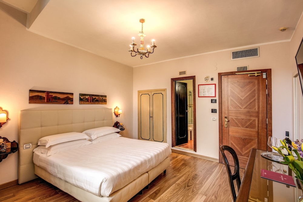 Double or Twin Room photo 3