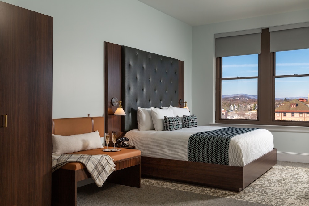 Classic Room, 1 King Bed - Photo 1