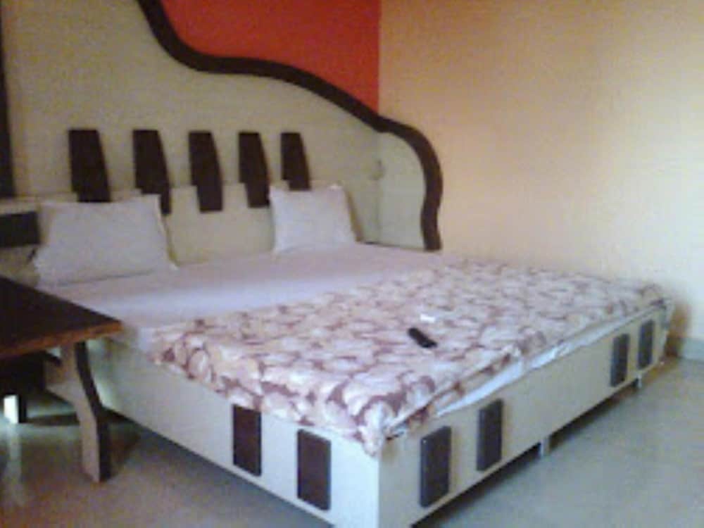 Deluxe Quadruple Room, City View photo 1