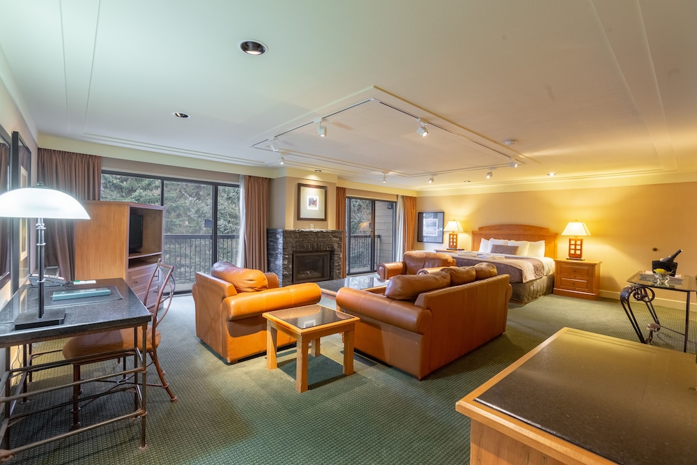 Parlor, King Bed, Preferred View - Photo 9