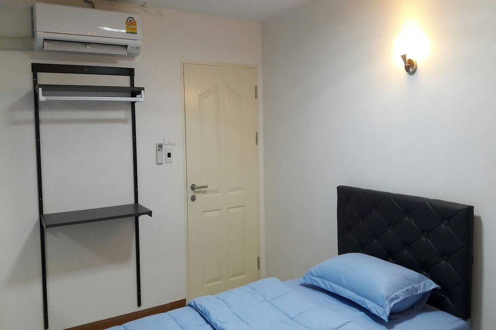 Twin Room with Shared Bathroom photo 3