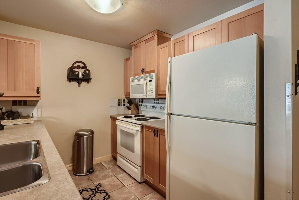 Condo, 1 Bedroom photo 2