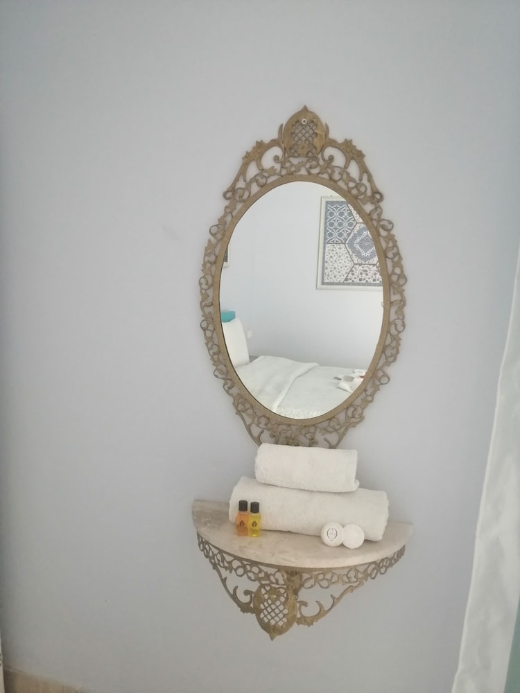 Deluxe Double Room - Photo 15