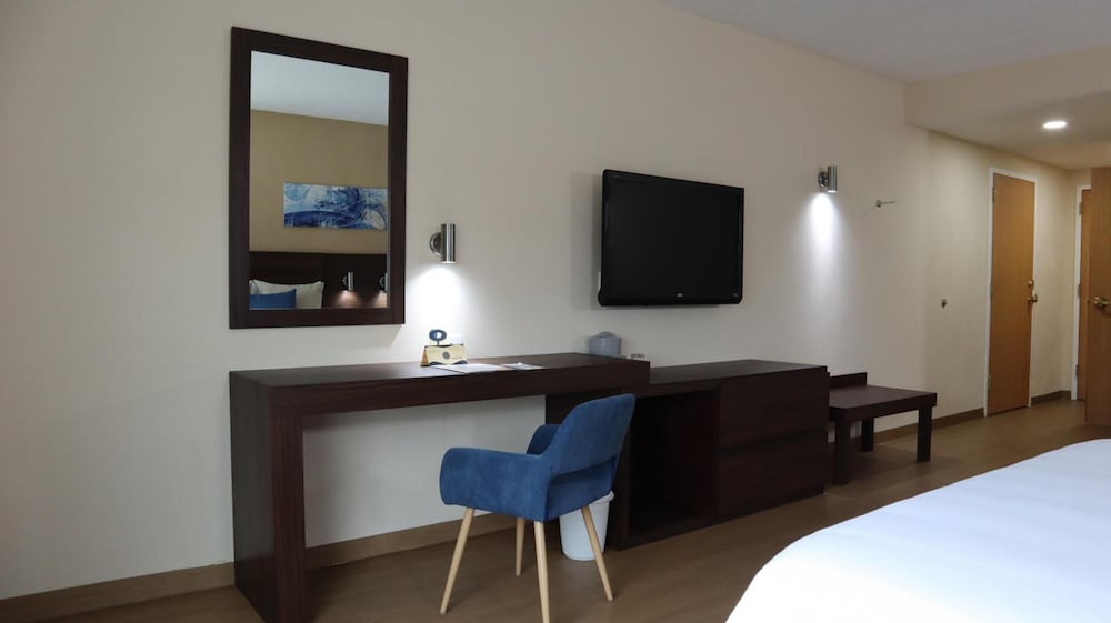 Standard Triple Room, 2 Queen Beds photo 2