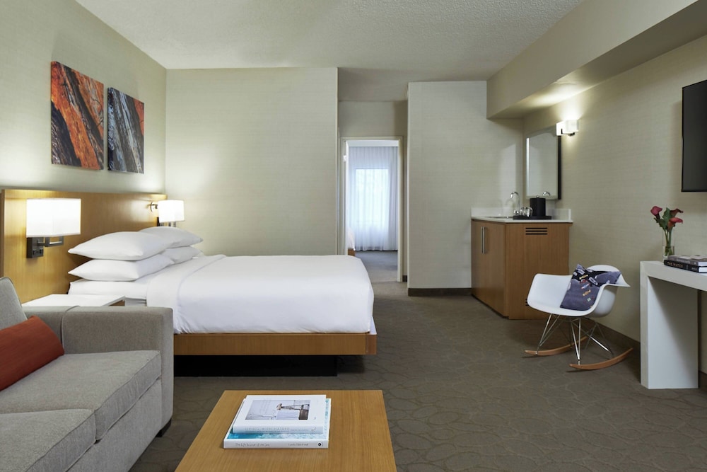 Family Suite, 1 Bedroom (Hearing Accessible) - Photo 3