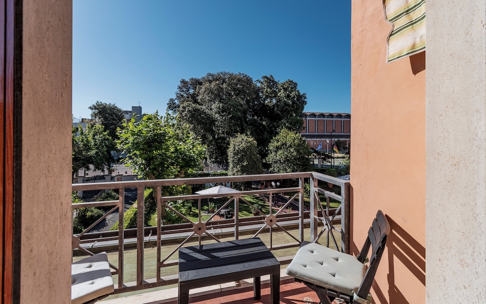 Superior Double Room, 1 Double or 2 Twin Beds, Balcony, Garden View photo 3