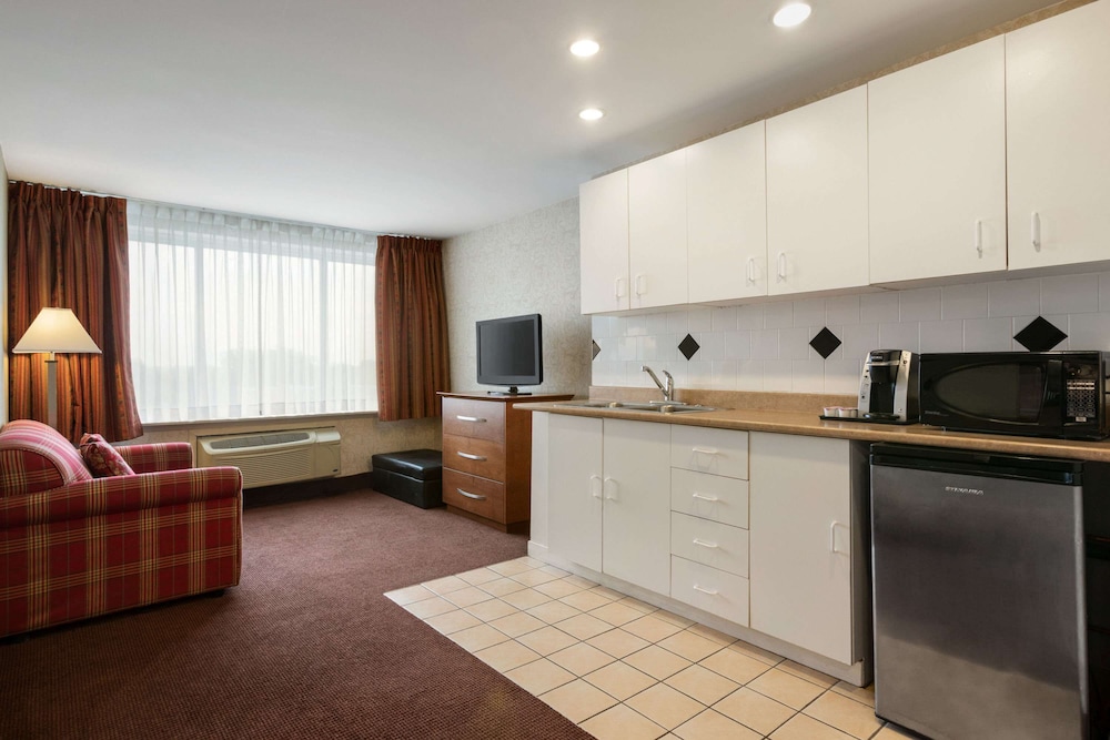 Suite, 2 Queen Beds, Non Smoking photo 3