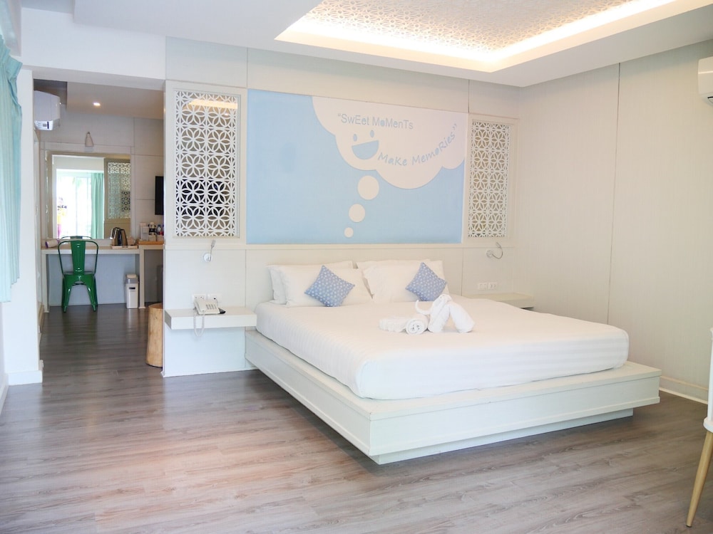 Family Room - Photo 16