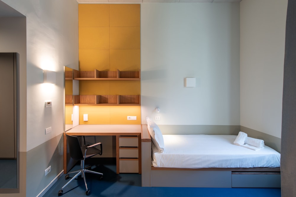 Twin Standard Room thumbnail 5