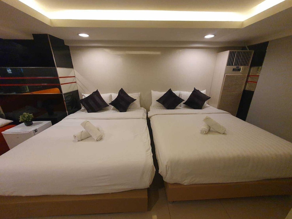 Quadruple Room with Shared Bathroom photo 1
