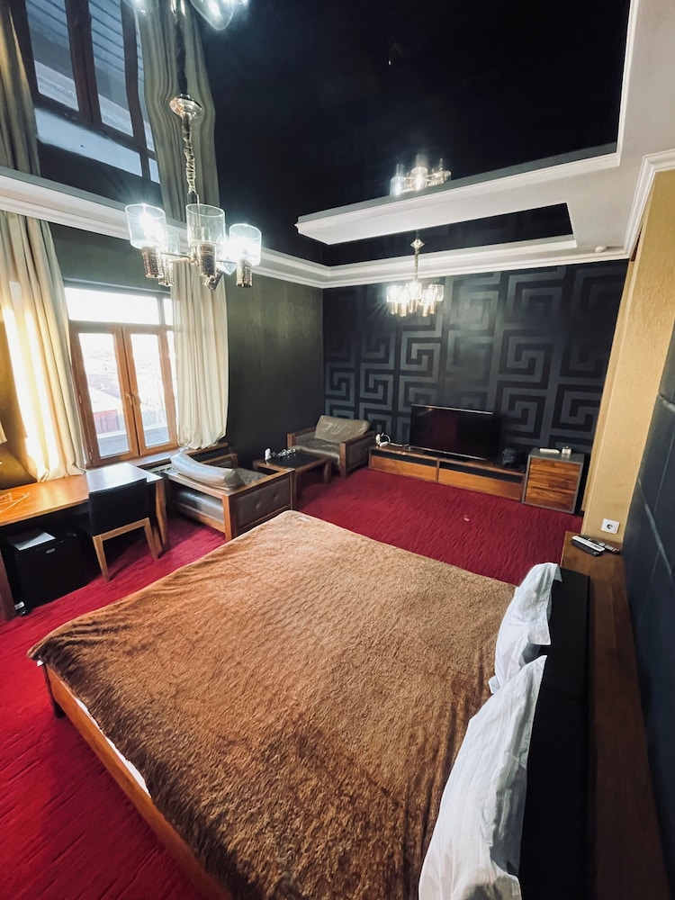 Luxury Suite