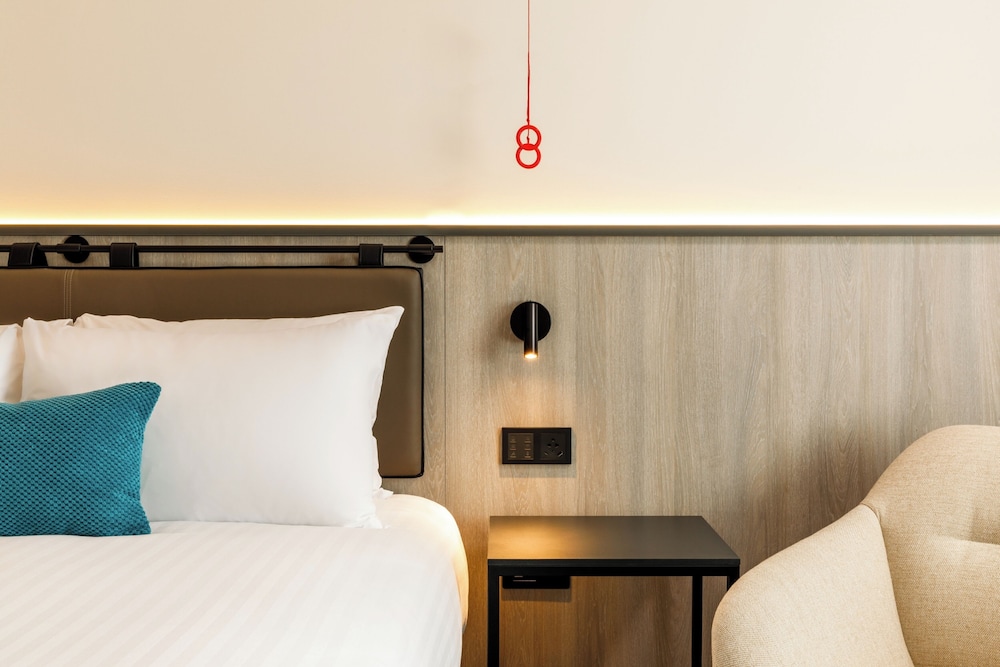 Deluxe Accessible Room - Photo 3