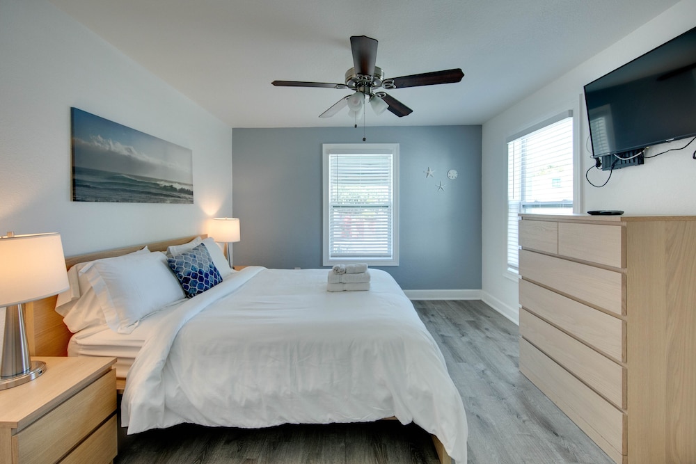 Deluxe Condo, 1 Queen Bed with Sofa bed, Courtyard View, Ground Floor