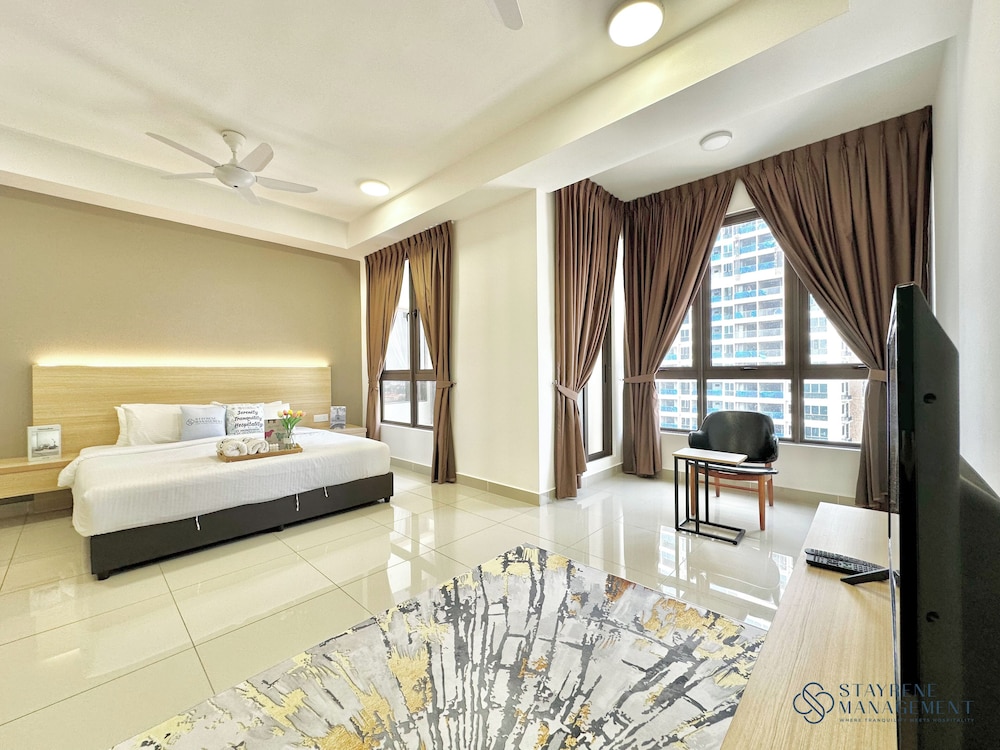 Standard Studio, 1 King Bed, Non Smoking, City View