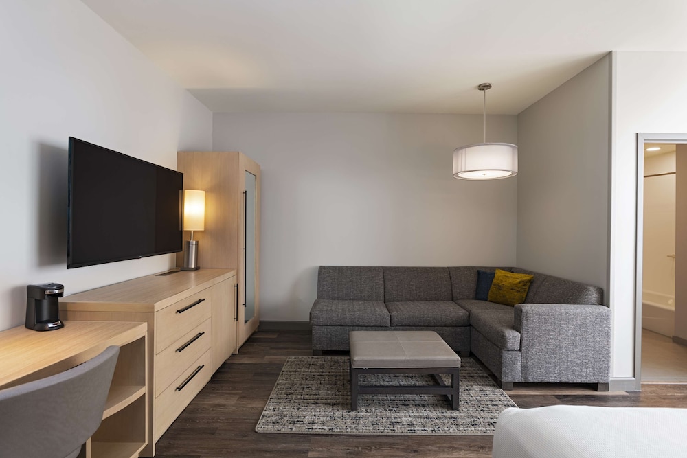 Premium Room, Multiple Beds, Accessible, Bathtub - Photo 3