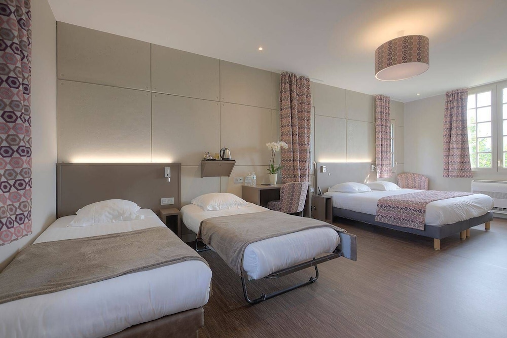 Premium Room Triple or Quadruple (Contemporary) photo 2