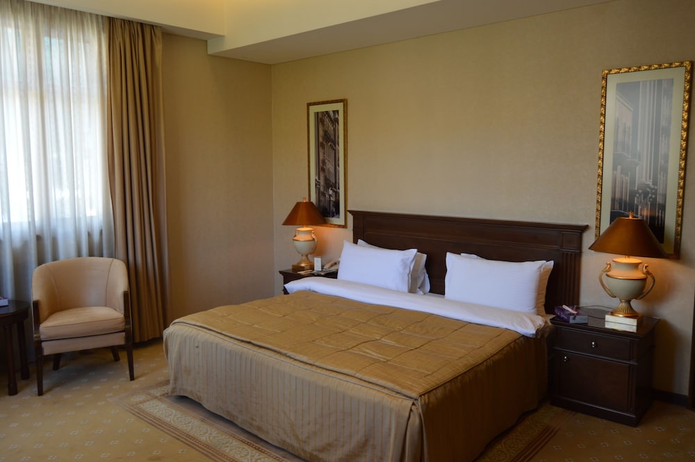Deluxe Grand Room photo 2