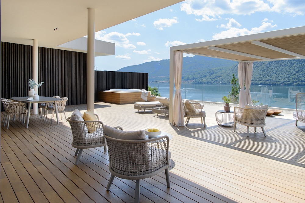 Luxury Penthouse, Jetted Tub, Lake View photo 3