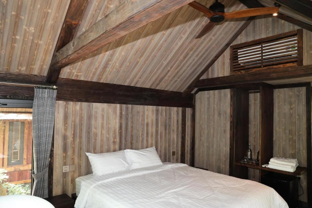 Superior Double Room thumbnail 5