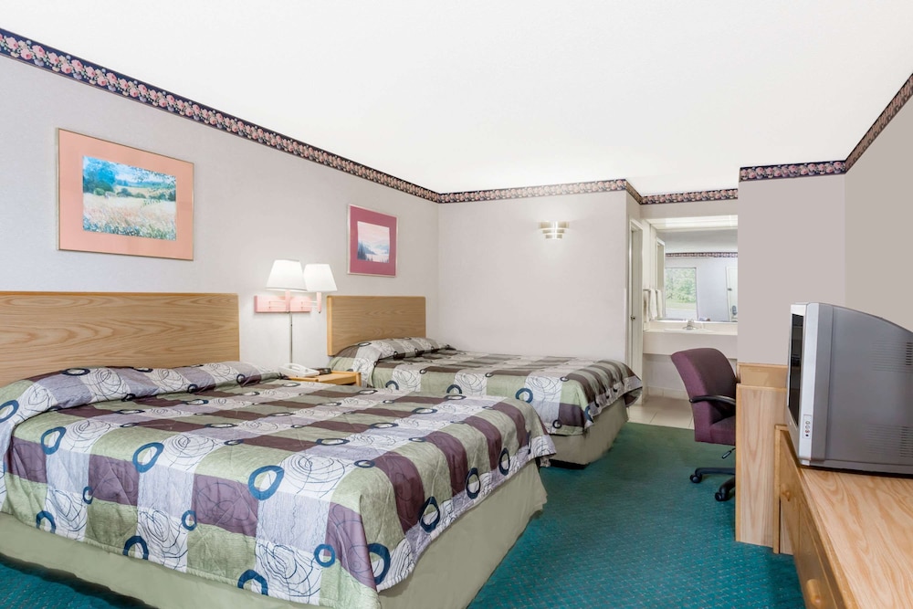 Room, 2 Queen Beds - Photo 2