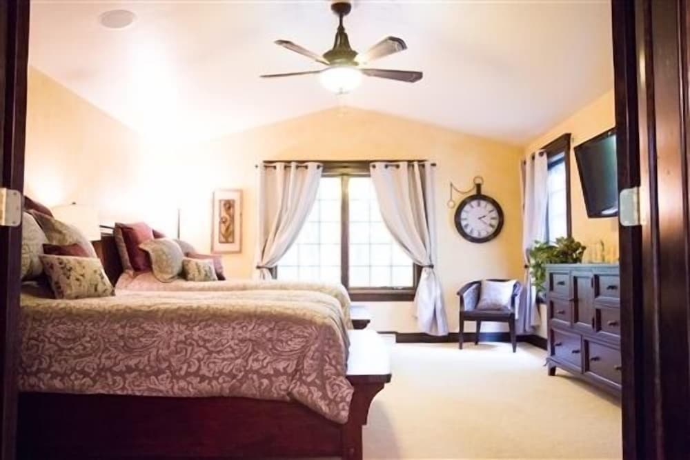 Signature Suite, 2 Queen Beds (The Garden Suite) photo 1