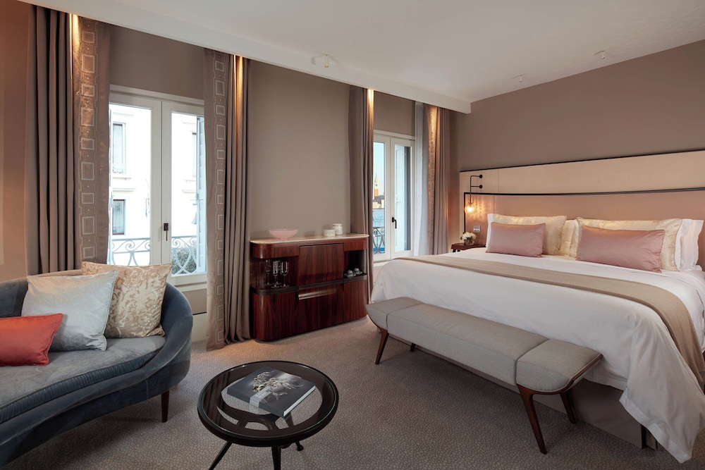 Partial Canal View Room