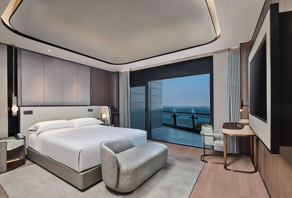 Premium Room, 1 King Bed, Lake View
