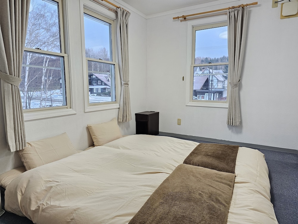 Basic Twin Room photo 2