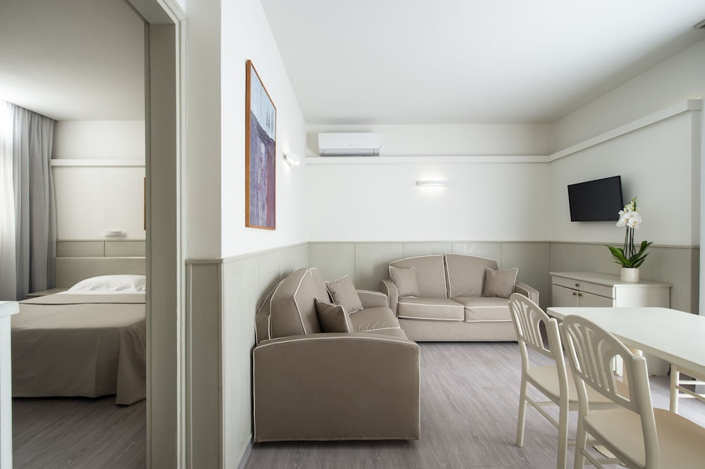 Family Room, Annex Building (Classic) photo 2