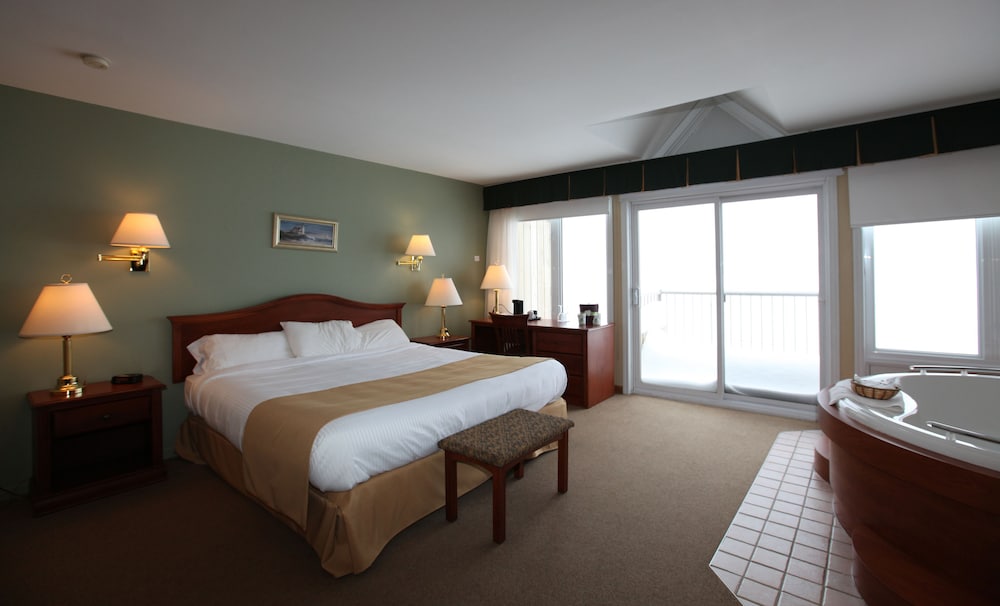 Classic Suite, 1 King Bed, Bay View photo 2