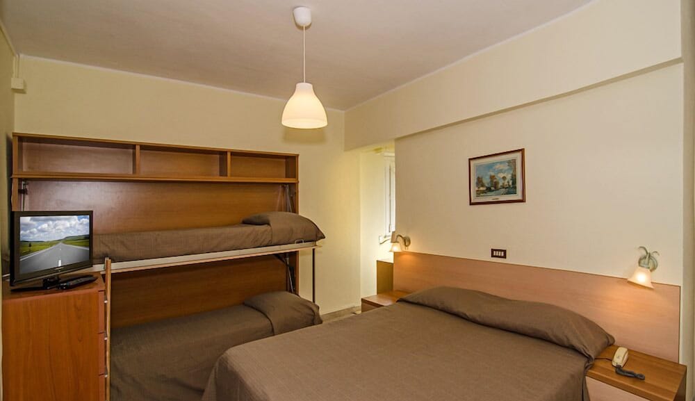 Economy Quadruple Room photo 1