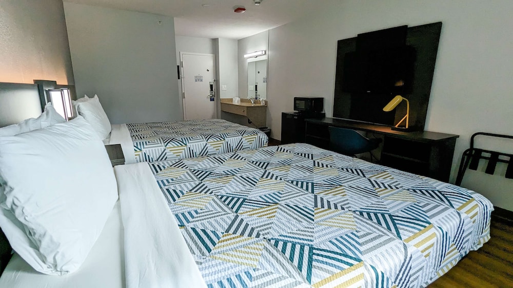 Premium Room, 2 Queen Beds, Non Smoking, Refrigerator