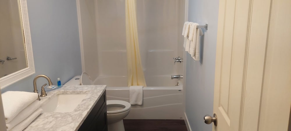 Standard Room, Multiple Beds, Non Smoking - Photo 5