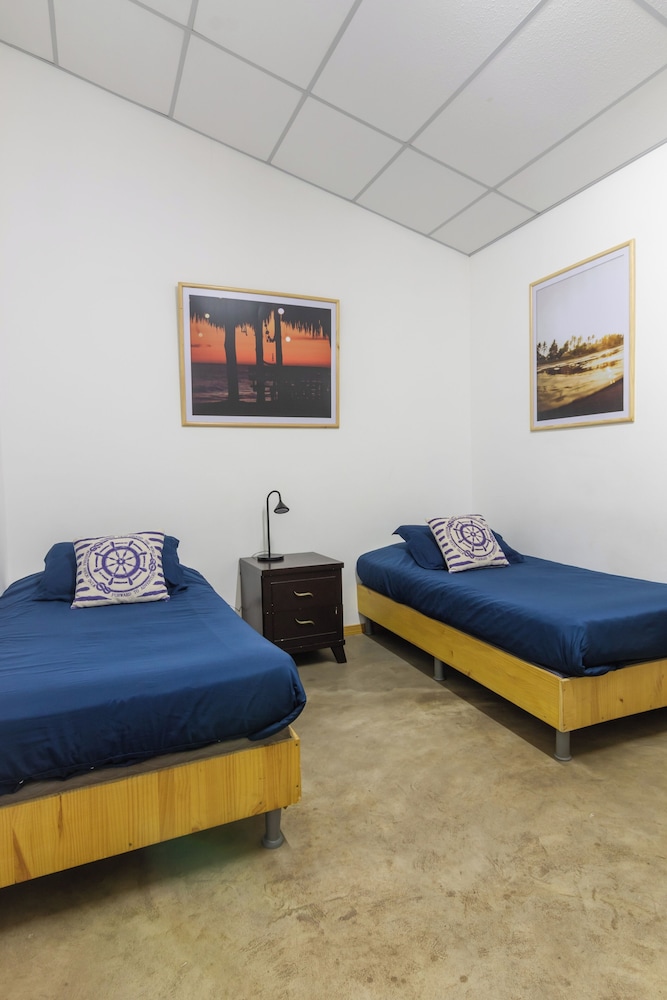 Economy Room (La Point)