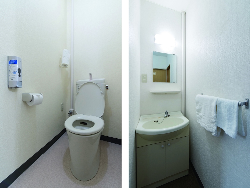 Japanese Room with Shared Washroom - Triple (Non-Smoking) photo 2