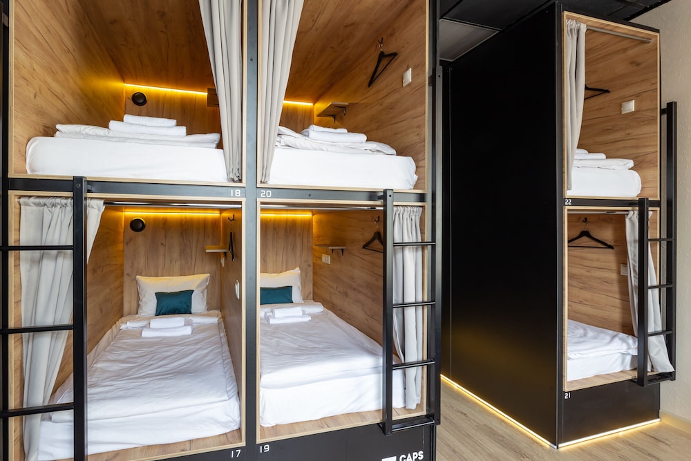 Capsule In 6 Person Room