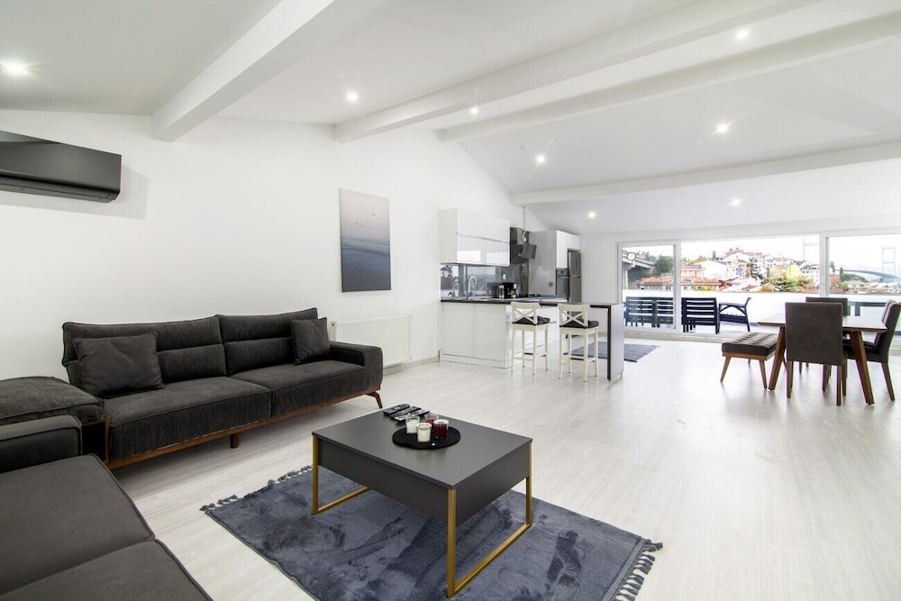 Villa photo 1