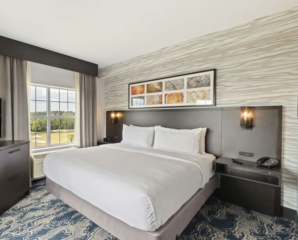 Suite, 1 King Bed, Golf View - Photo 3