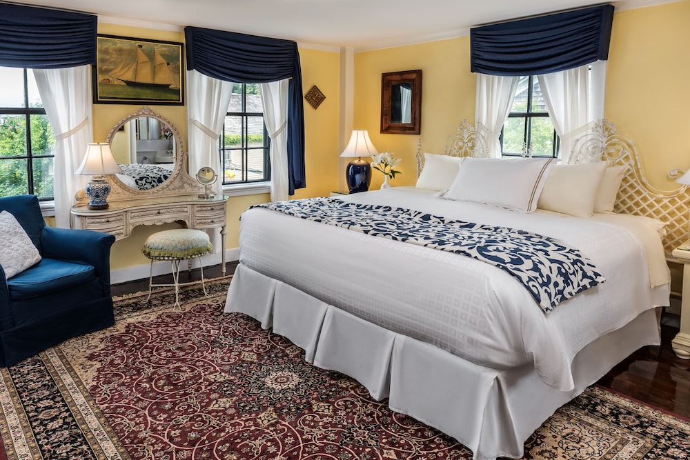 Doris Duke Suite, 1 King Bed, Living Room, Whirlpool Tub photo 1