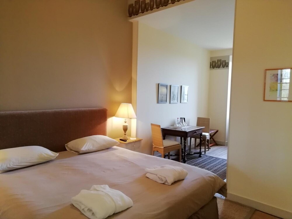 Standard Double Room - Photo 7