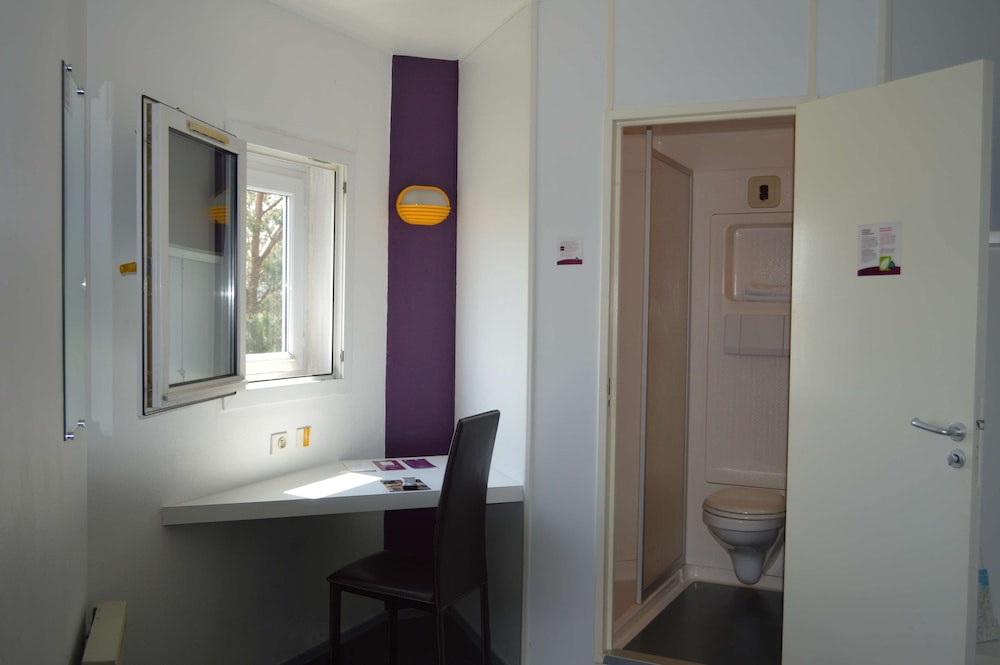 Standard Room, Multiple Beds - Photo 2