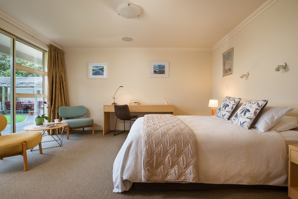 Luxury Double Room, 1 Queen Bed, Garden View photo 2