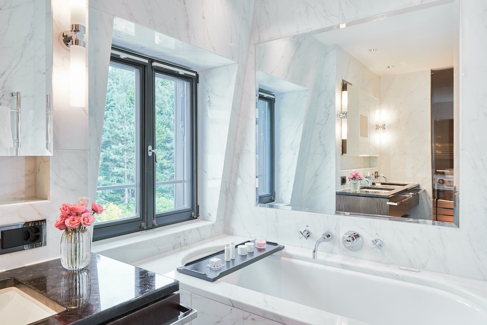 Superior Suite, Partial View, Balcony, Living Room, Sauna Butler, Spa Access (12 years+) - Photo 9