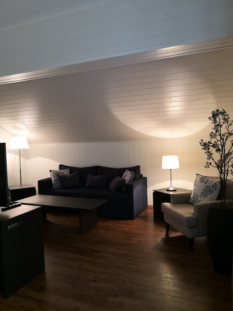Deluxe Suite, 1 Queen Bed, River View photo 3