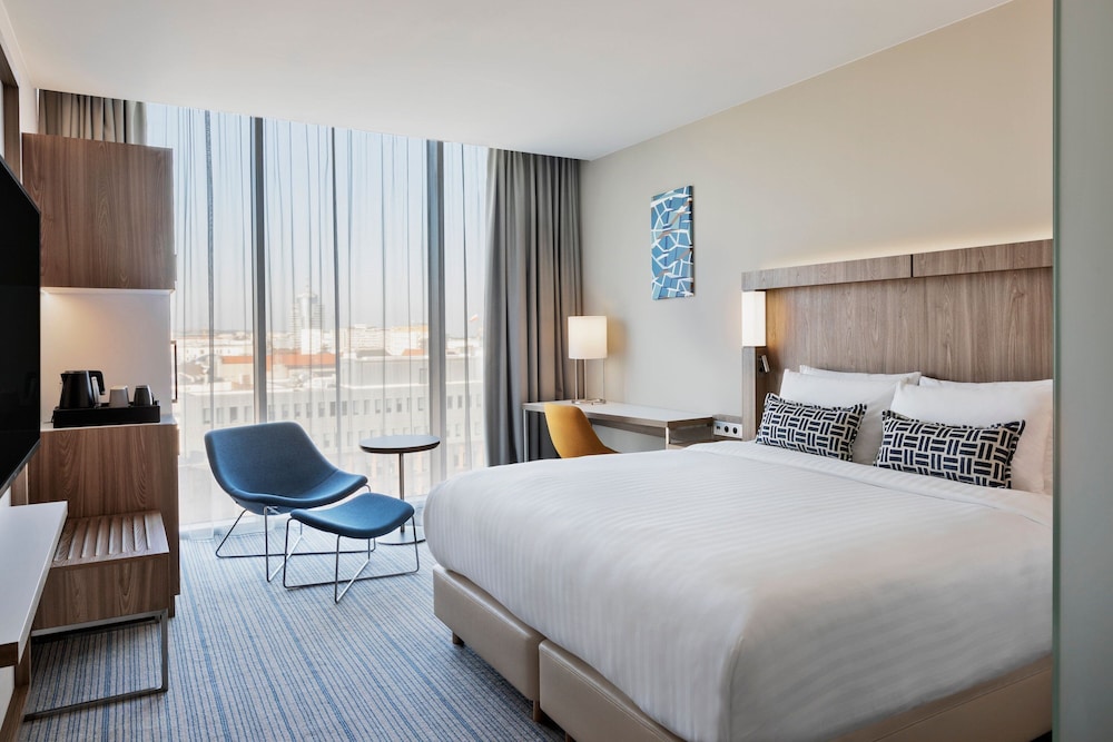 Standard Room, 1 King Bed, City View - Photo 1