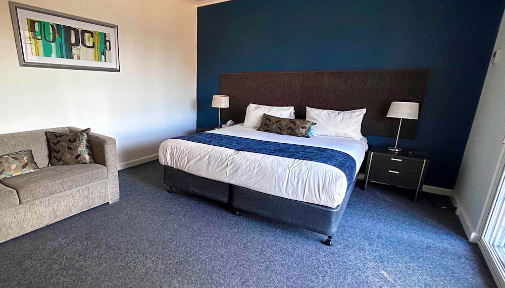 Queen Room (No Pets) photo 1