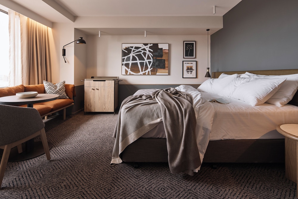 Rydges Deluxe Corner King
