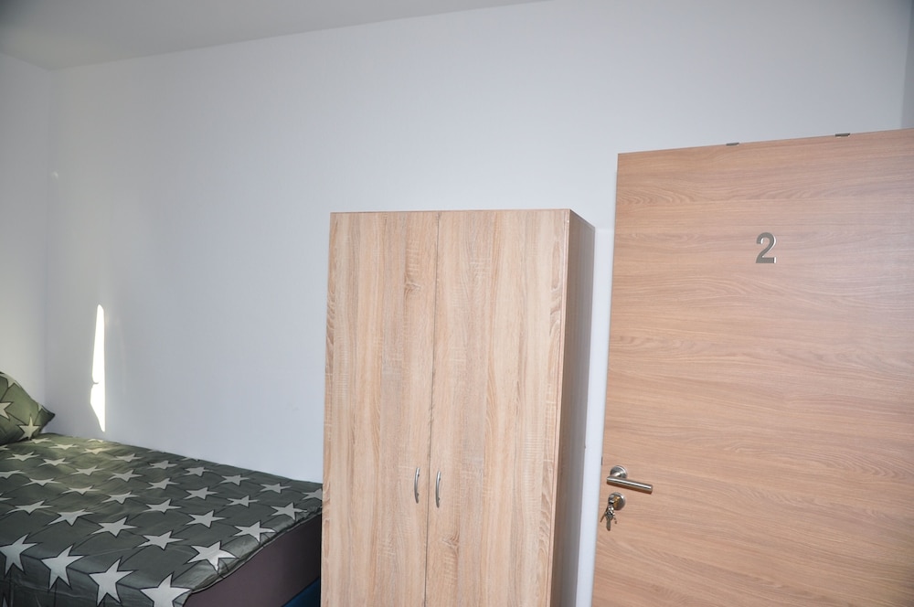 Economy Twin Room, Shared Bathroom (Nr. 2) photo 3
